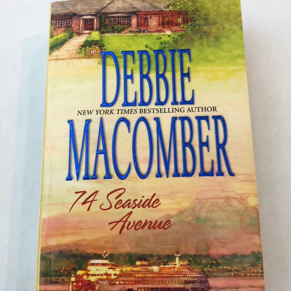 ⭐️5 for $20⭐️ 74 Seaside Avenue by Debbie Macomber | Book